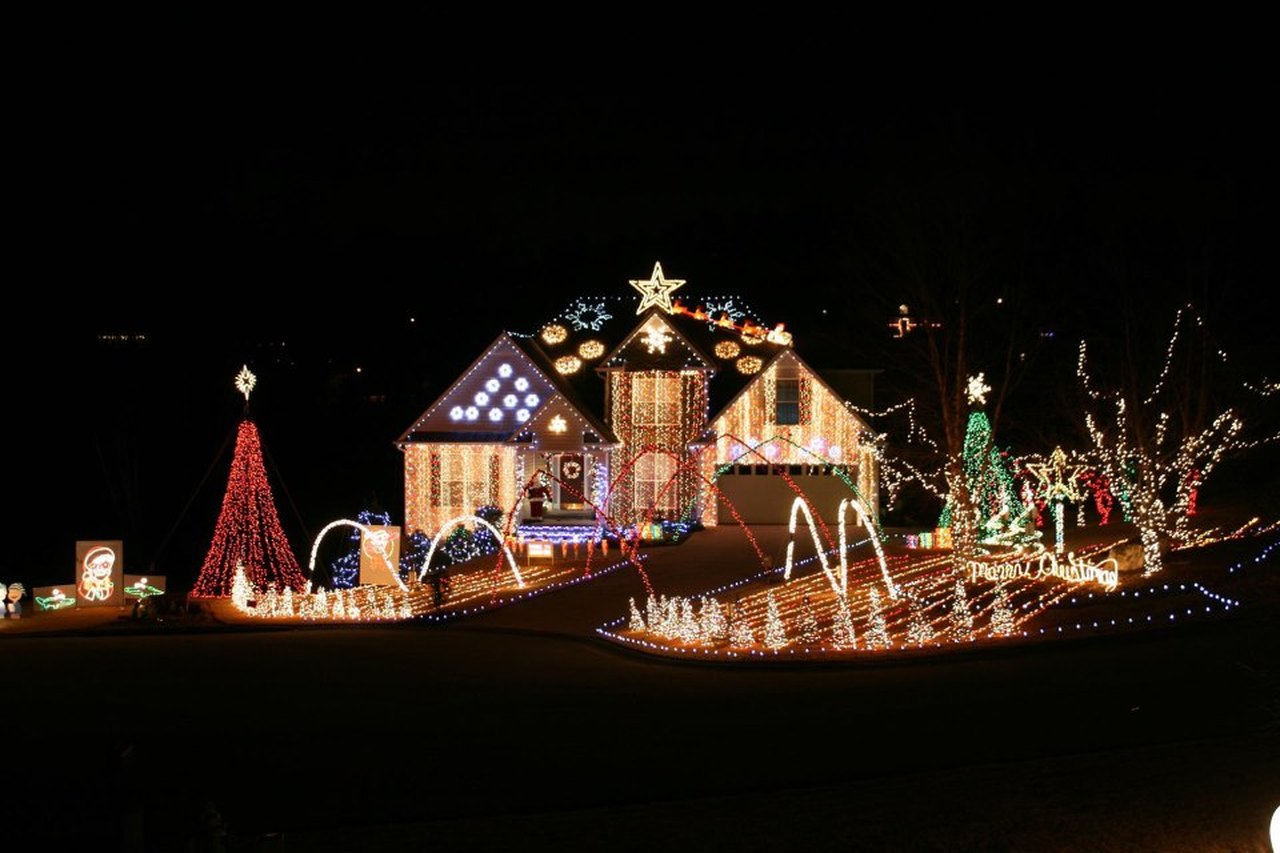 8 Houses In Georgia With Incredible Christmas Decorations