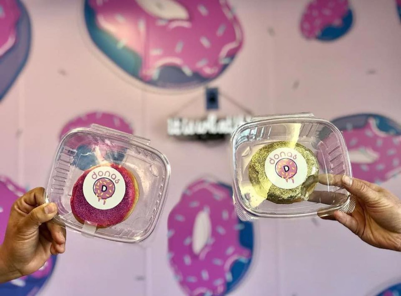 Donas Donut Shop In California Has Amazing Glitter Donuts