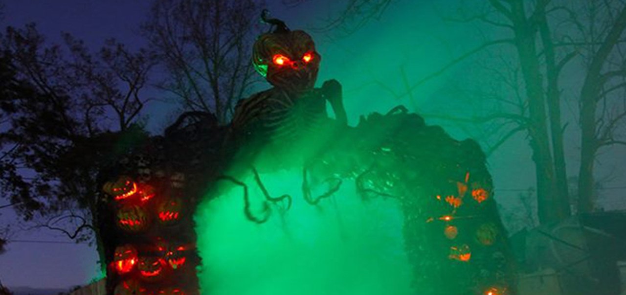 Lake Hickory In North Carolina Turns Into A Fortress Of Fear At Halloween