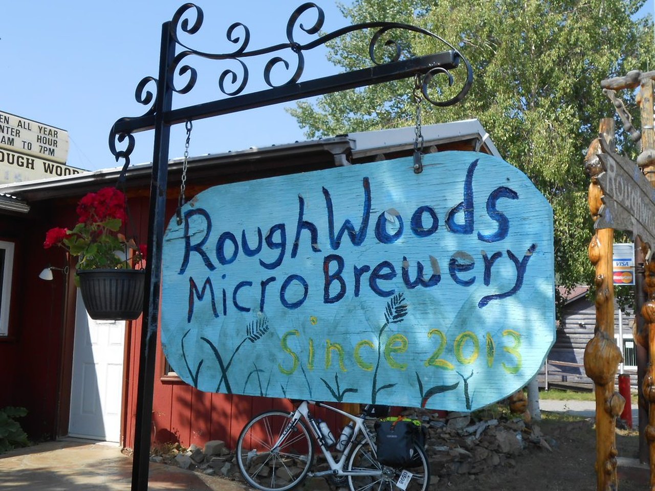 Roughwoods Inn And Cafe 