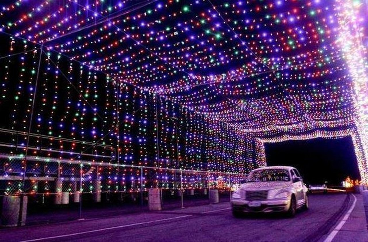 The 7 Best DriveThrough Christmas Lights In Ohio