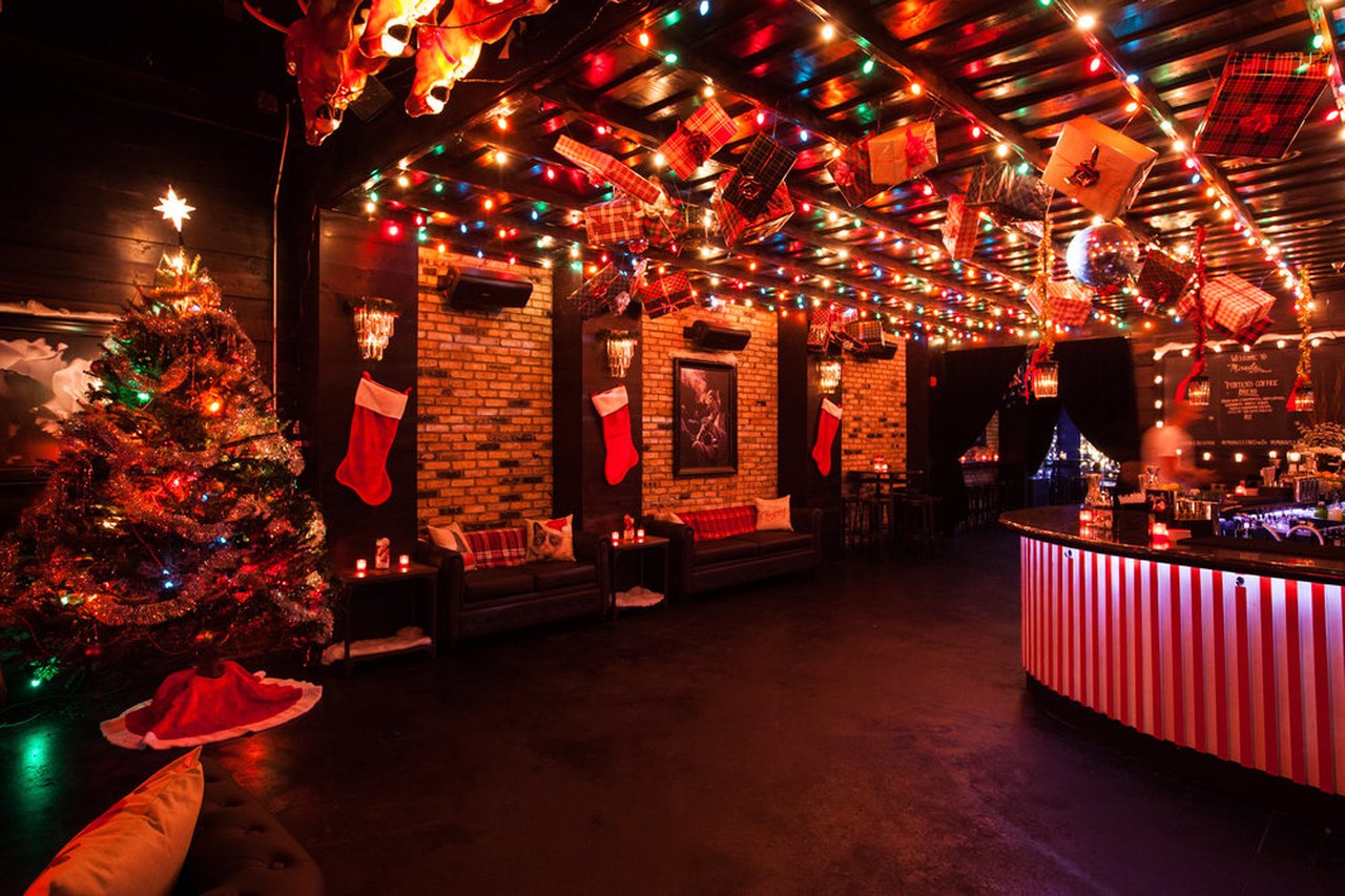 This ChristmasThemed Bar In Northern California Is Full Of Holiday Spirit