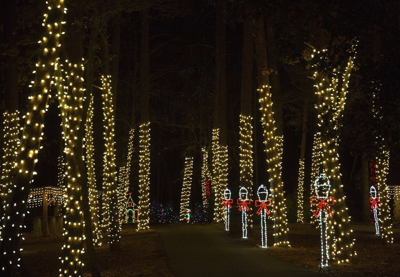 Noccalula Falls Park Most Spectacular Christmas Attraction In Alabama