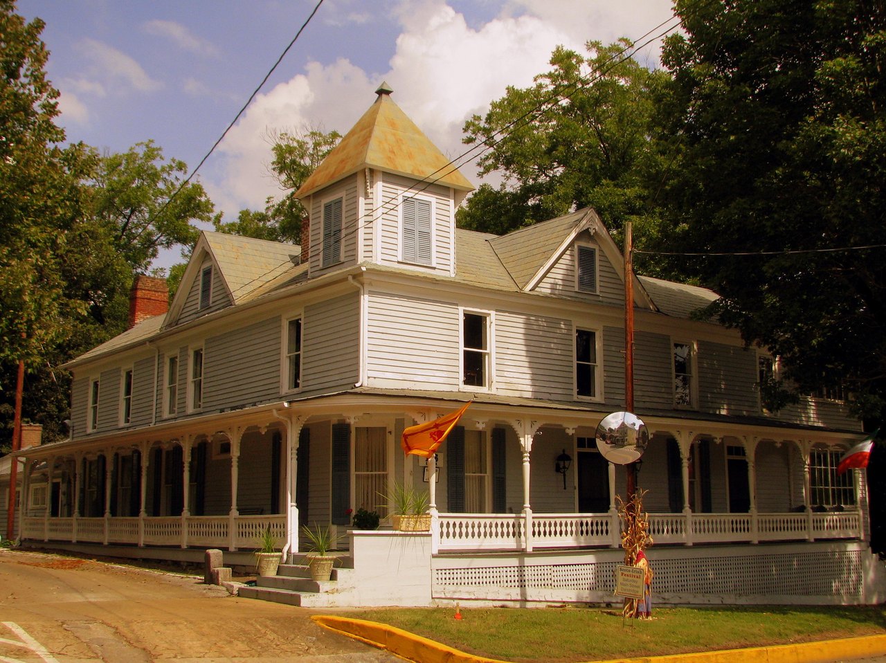 7 Reasons Why Dandridge, Tennessee Is The Perfect Small Town For A ...