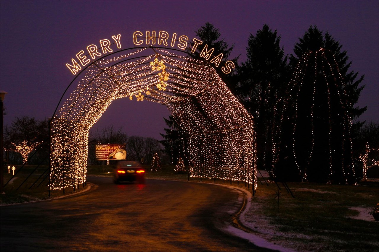 6 Christmas Lights Displays In Illinois You Can Drive Through