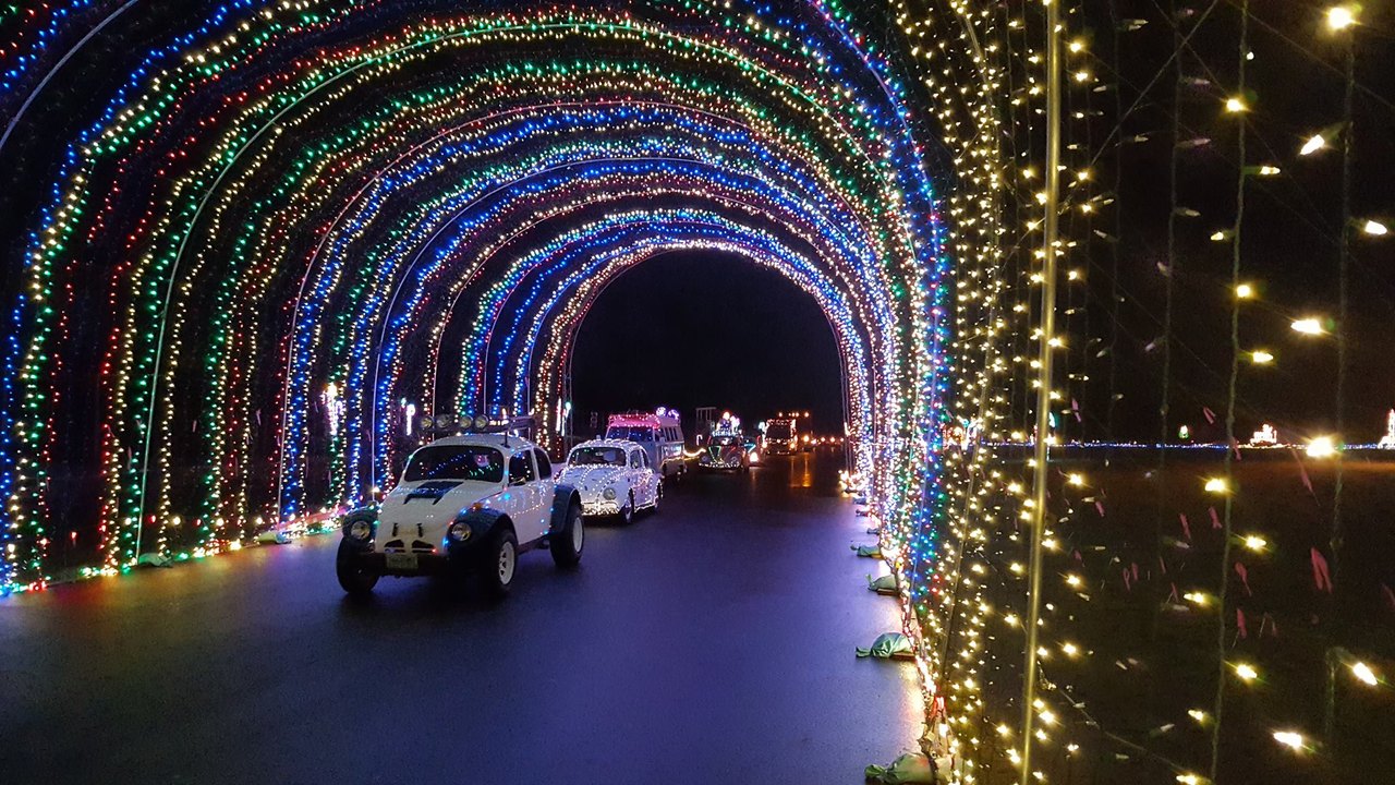 14 Best DriveThru Christmas Lights In America Everyone Will Love