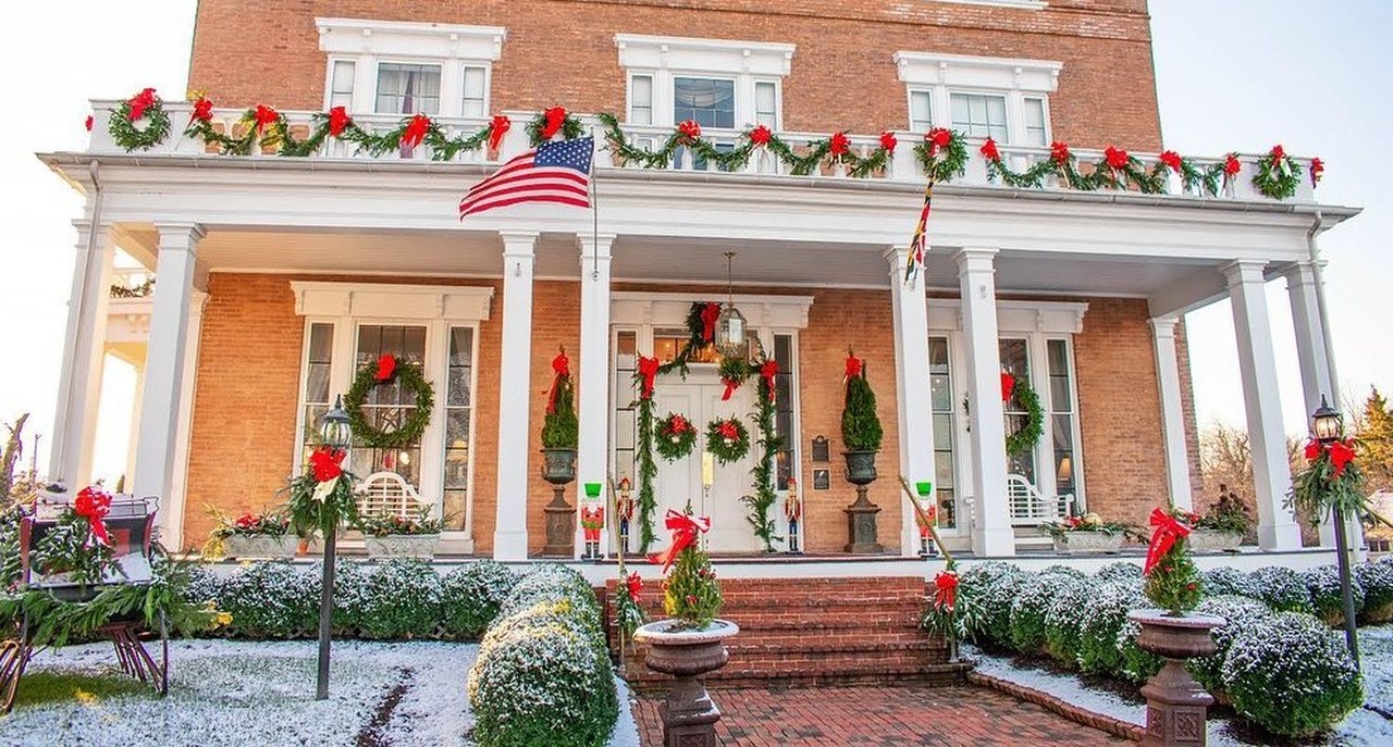 Antrim 1844 Hotel In Maryland Gets Decked Out For Christmas Each Year