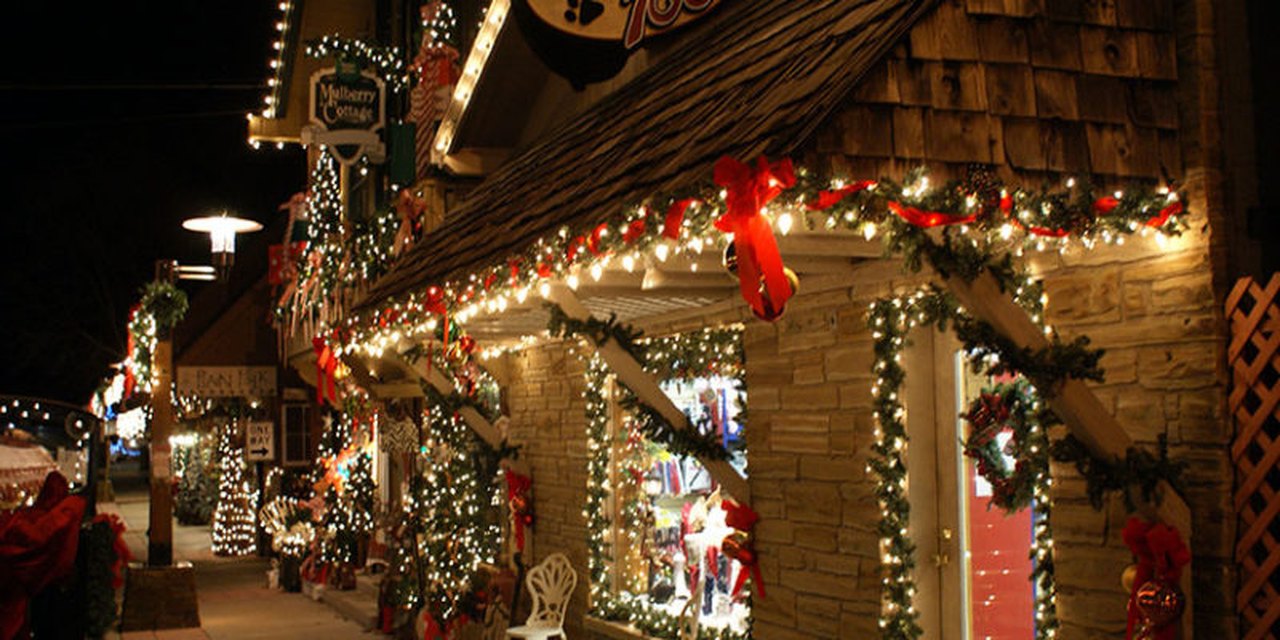 These 3 Indiana Towns Do Christmas Like Santa Himself