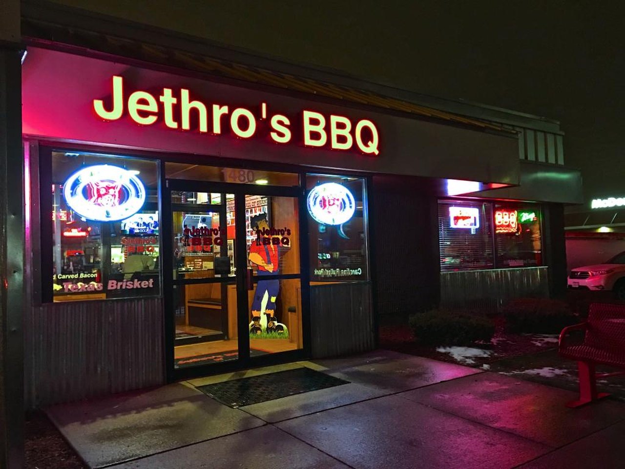 Jethros Bbq In Des Moines Iowa Serves Up Gigantic Portions 