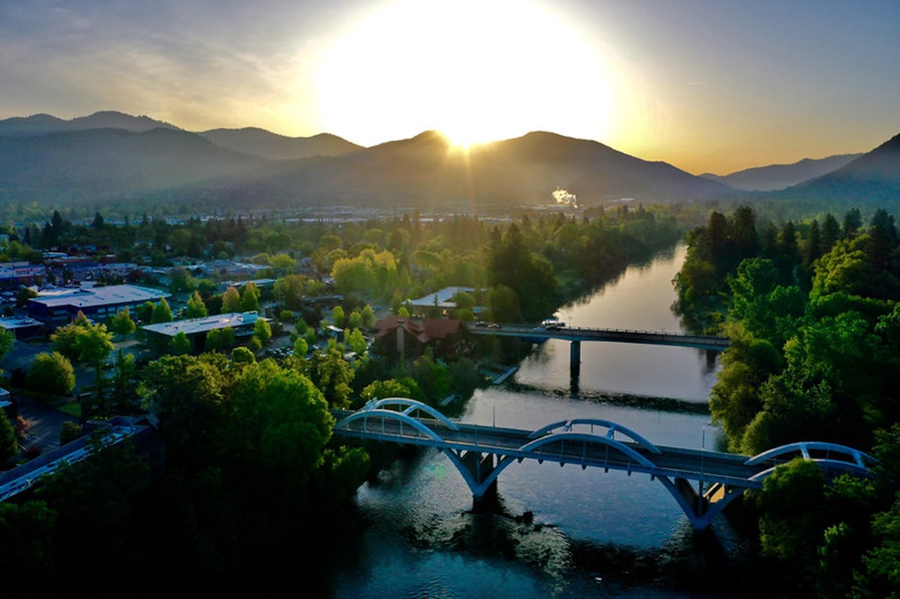 Grants Pass Is A Oregon Town With A River Running Through It