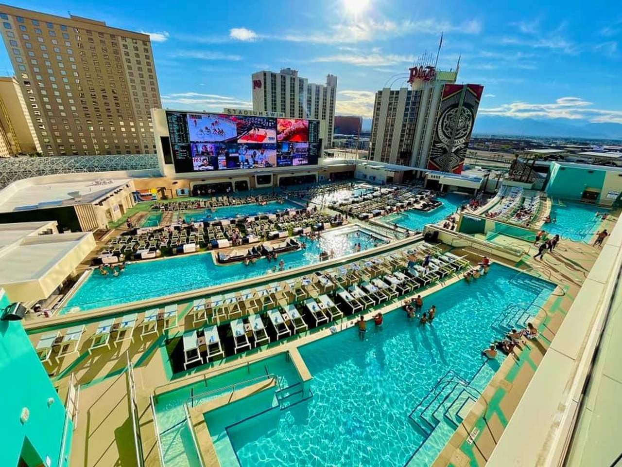 Rooftop Pools in Las Vegas - Spectacular Views!