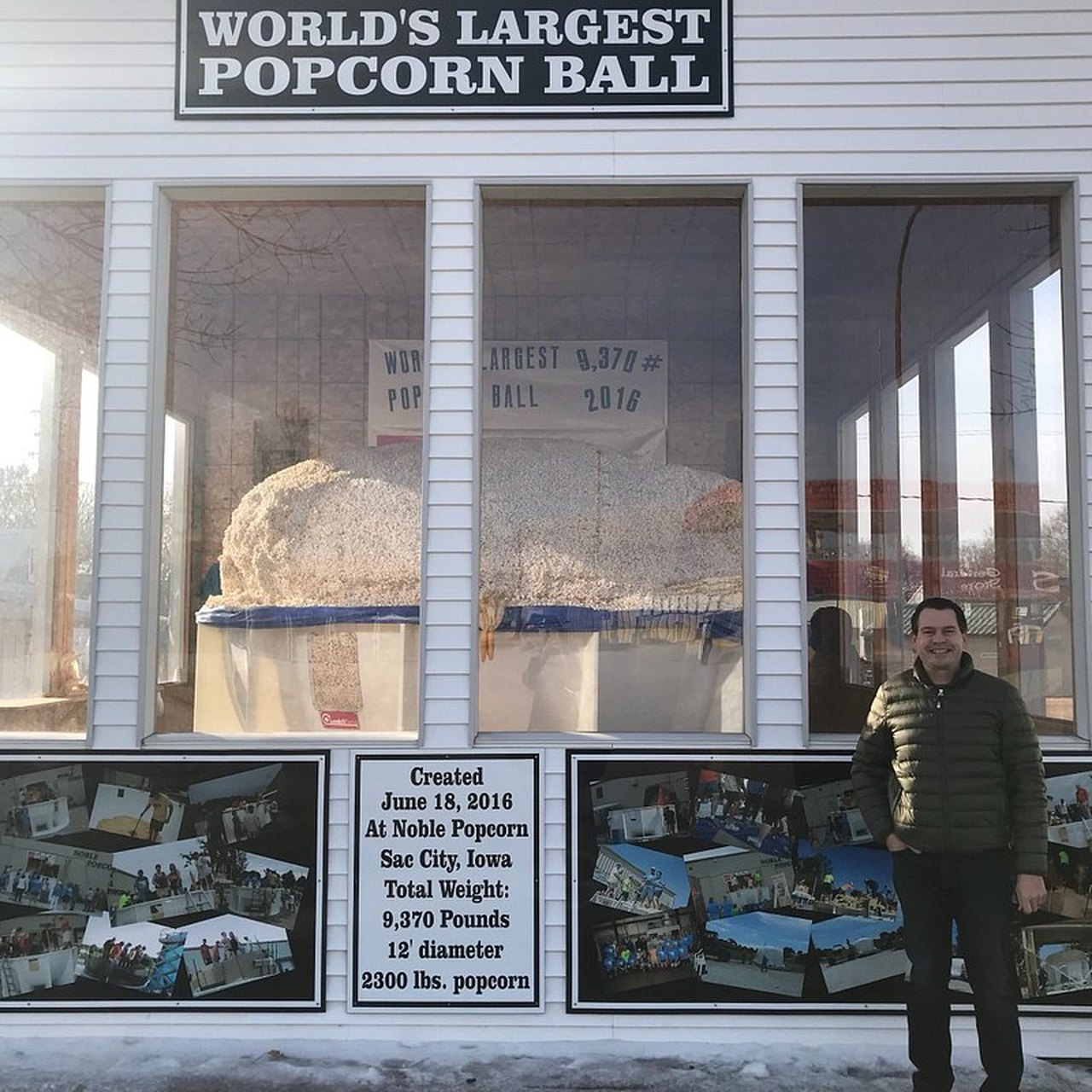 World's largest popcorn balls