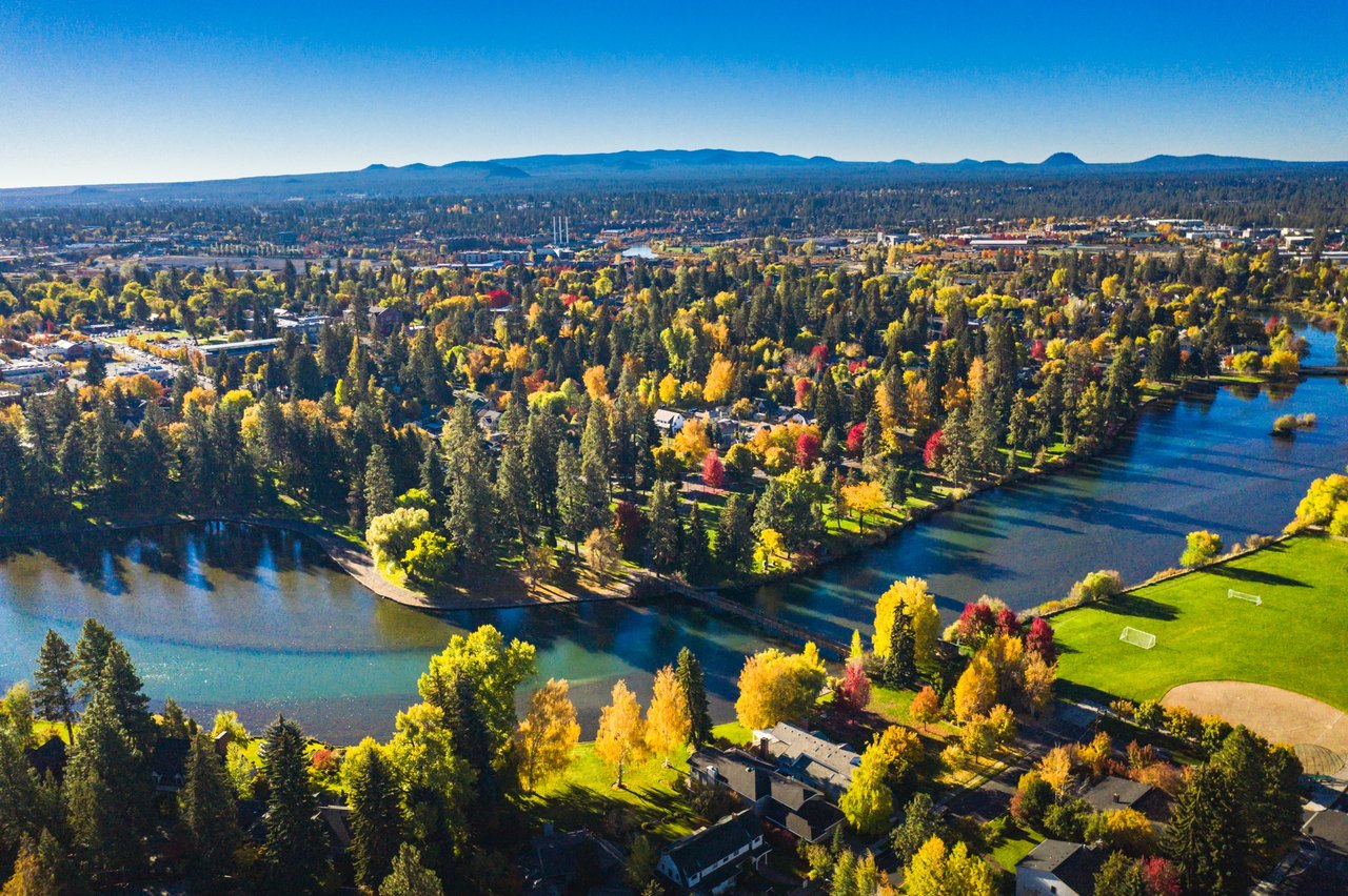 Drake Park Is A Beautiful Place To Visit In Oregon In The Fall