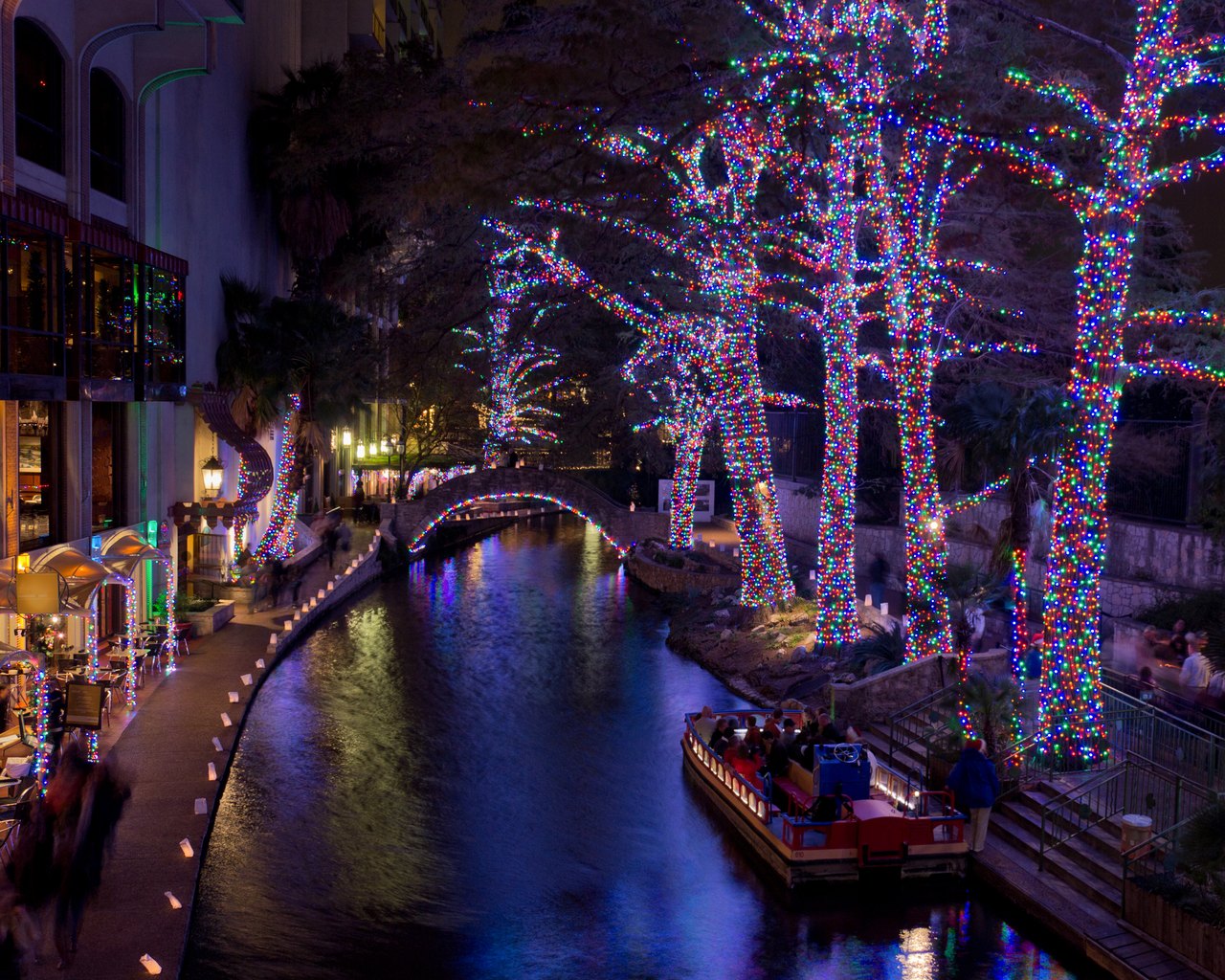 Christmas Lights In Texas The Riverwalk Christmas Boat Tour