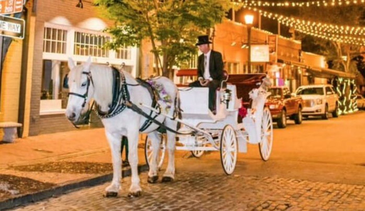 Tour This North Carolina Town While Taking A Carriage Ride