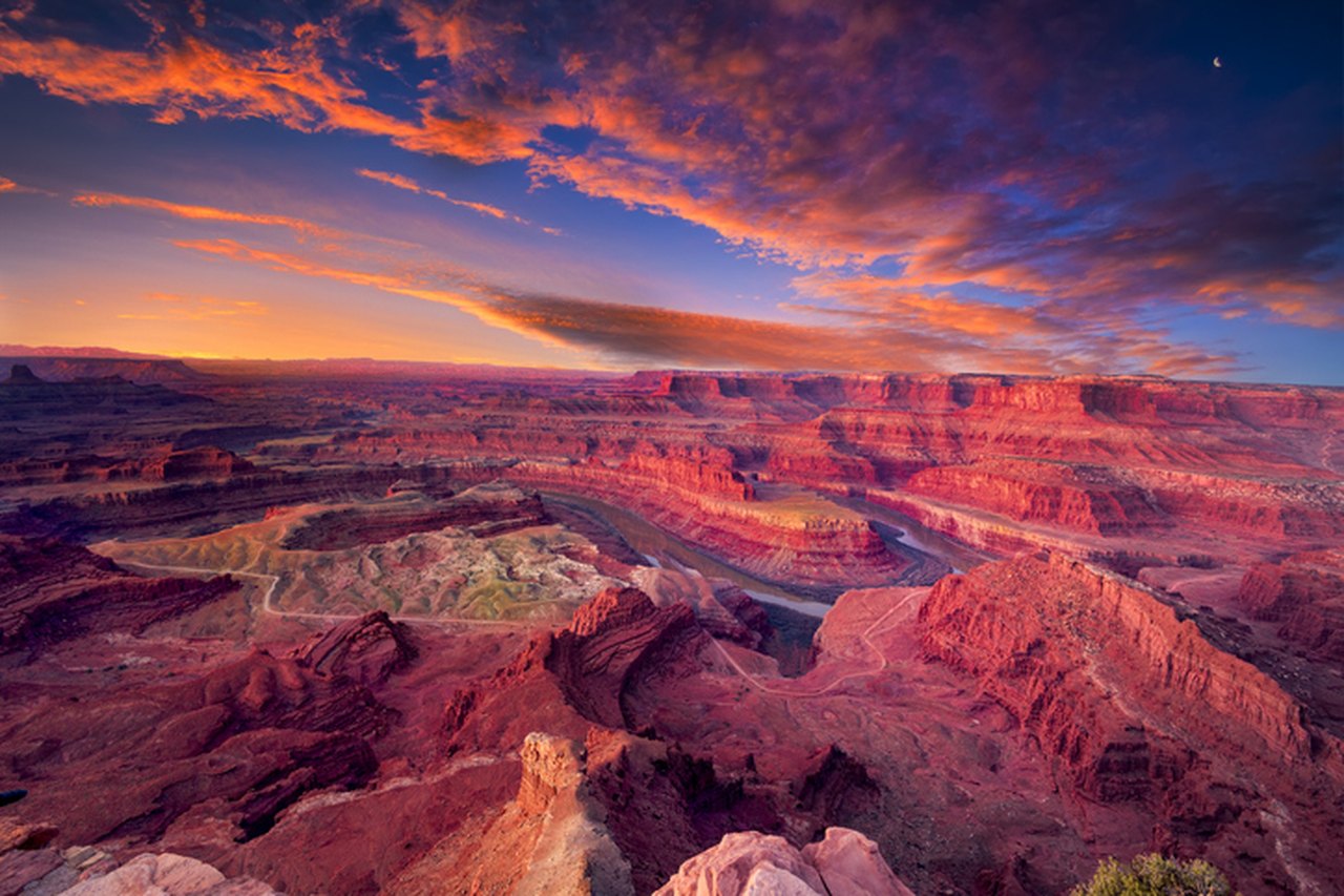 one-of-the-most-photographed-overlooks-in-the-world-is-found-in-utah