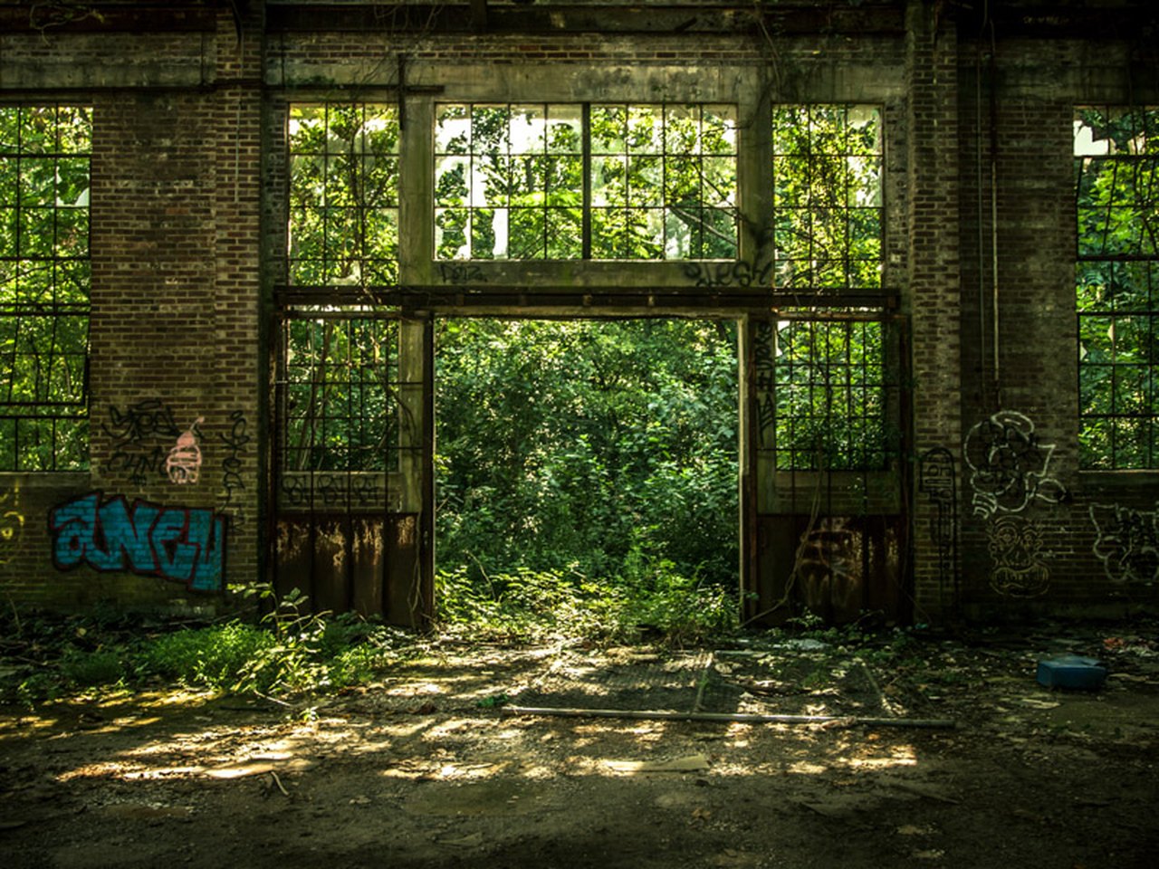 Discover Some Of America's Most Eerie, Abandoned Places - cover