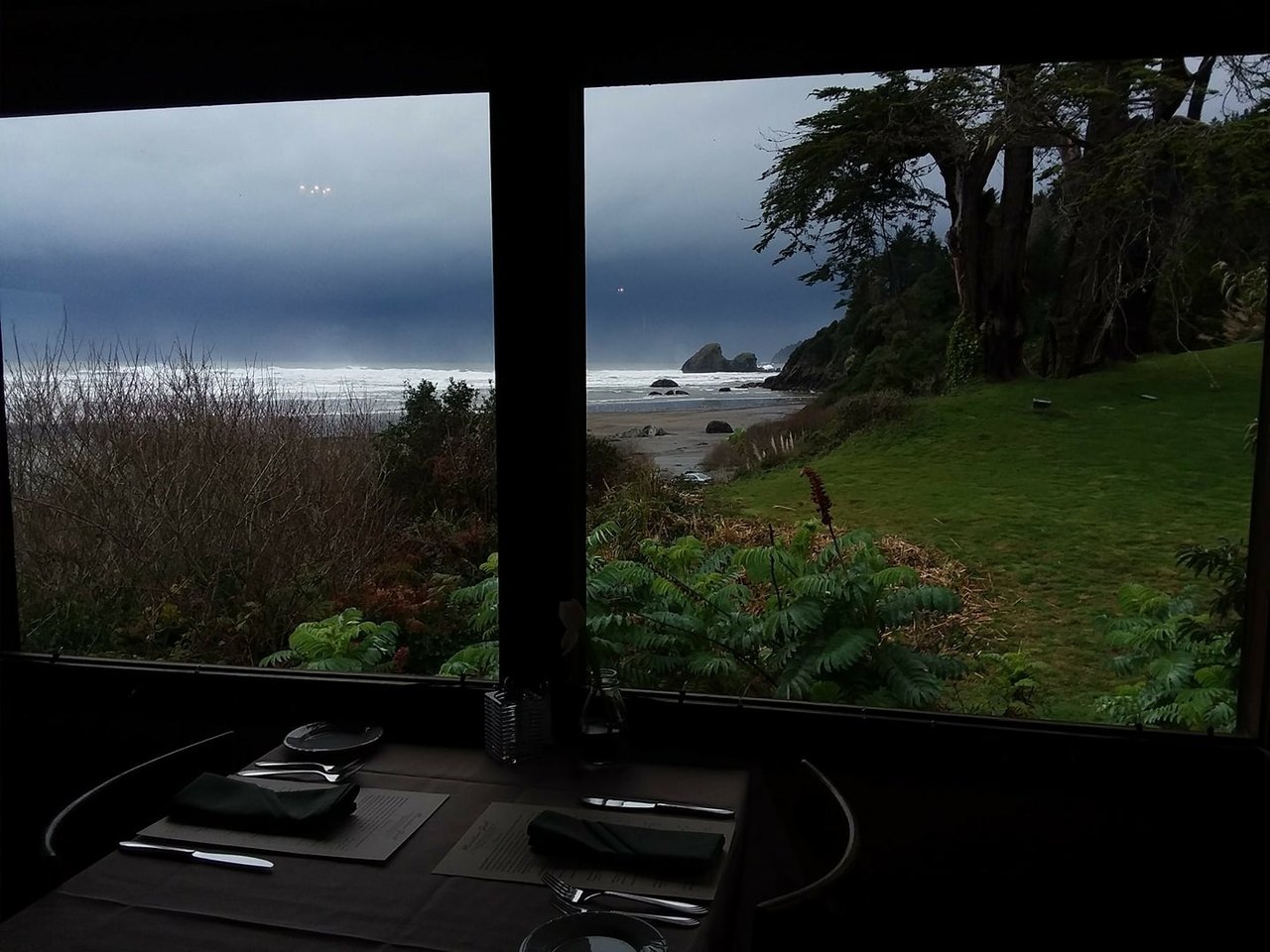 11 Amazing Restaurants Along The Northern California Coast You Must Try Before You Die