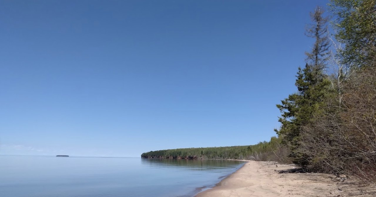 The Amazing Sea Cave Beach Every Wisconsinite Will Want To Visit