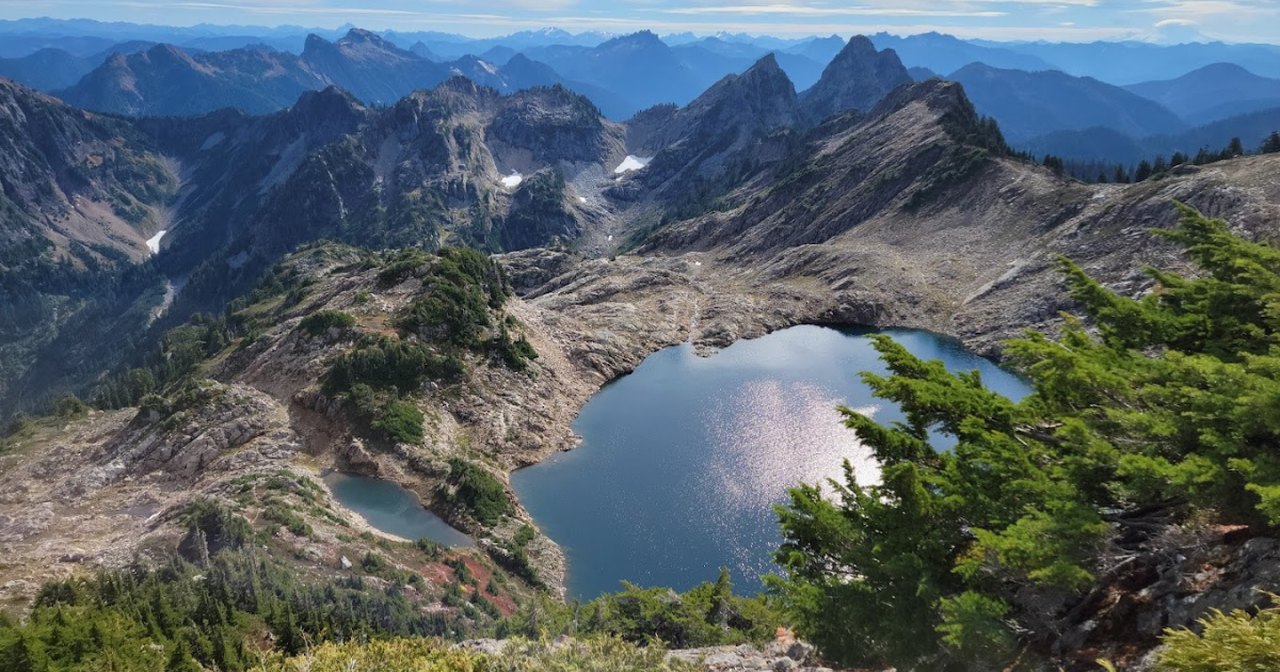 The Iconic Hiking Trail In Washington Is One Of The Coolest Outdoor Adventures You’ll Ever Take