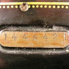 Cómo encontrar el número de modelo en una máquina de coser antigua Singer