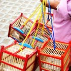 Cómo armar una jaula de madera para pájaros