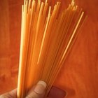 Cómo hacer un puente fuerte de espaguetis