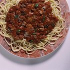 How to Throw a Spaghetti Dinner Fund-Raiser | Bizfluent