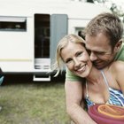 How to Cope With a Clingy Girlfriend or Boyfriend