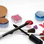 How to Make Cosmetics With Zinc Oxide Powder