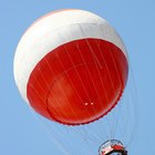 ¿Por qué los globos meteorológicos se expanden cuando están en altitudes elevadas?