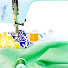 Cómo hacer una puntada elástica con una máquina de coser