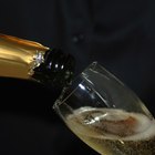 How to Introduce Wedding Toasts