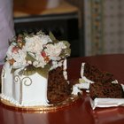 How Early Can You Make a Wedding Cake?