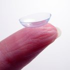 How to Clean Residue Off of Contact Lenses