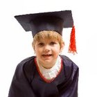 Cómo hacer un gorro para una graduación de preescolar