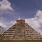 Cómo construir una pirámide azteca para un proyecto escolar