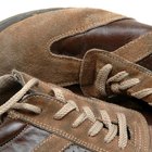 How to Clean Sperry Shoes With a Stain