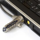 ¿Que tienes que hacer en caso de que te olvides la combinación de tu candado Targus Defcon CL?