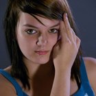 How to Make Bangs With Glue in Hair Weaves