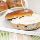 How Many Calories Are in a Blueberry Bagel With Cream Cheese?