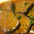 How to Cook a Beef Sirloin Tip Roast With Gravy
