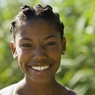 How to Remove Dark Circles Under the Eyes of an African-American