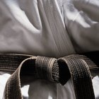 How to host a UFC / MMA watching party
