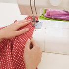 Cómo hacer un vestido de niña agregando una falda de tela a una camiseta