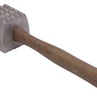 Do You Use a Meat Mallet Before or After Marinating a Round Steak?