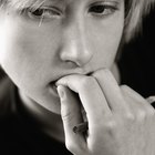 How to Clear Up Severe Cracks Around the Fingernails