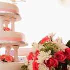 How & Why Do You Steam Fondant After It's Applied to a Cake?