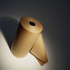 Cómo tapizar una pared con papel kraft