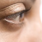 How to Unclump Eyelashes